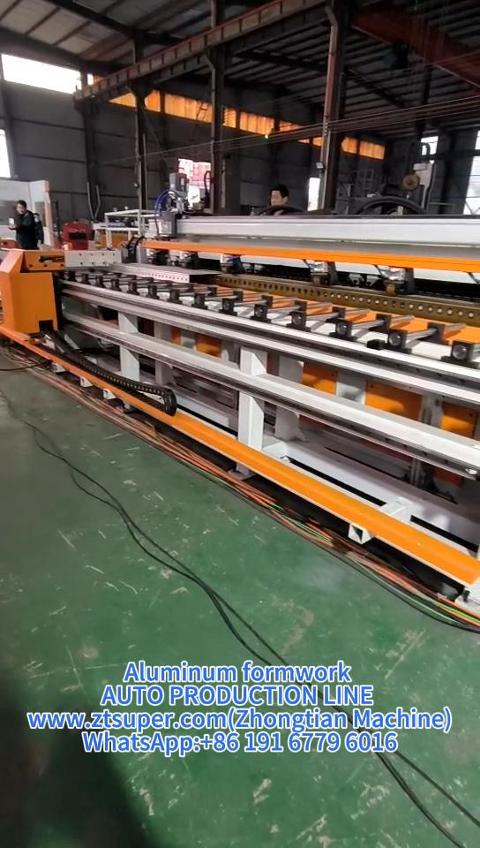 Intelligent automatic production line for aluminum formwork 