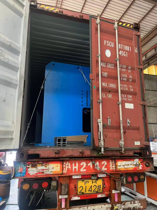 Aluminum formwork machine shipment to Vietnam 